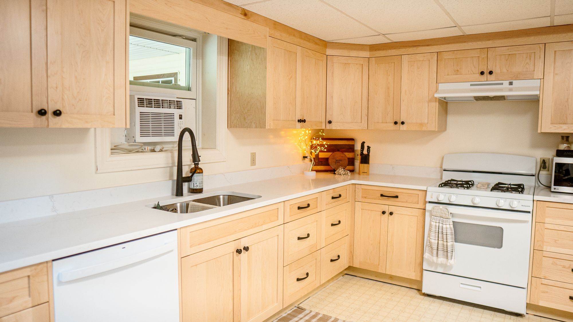 From Dated Formica to Calacatta Rusta Quartz: A Free Union Kitchen Countertop Transformation