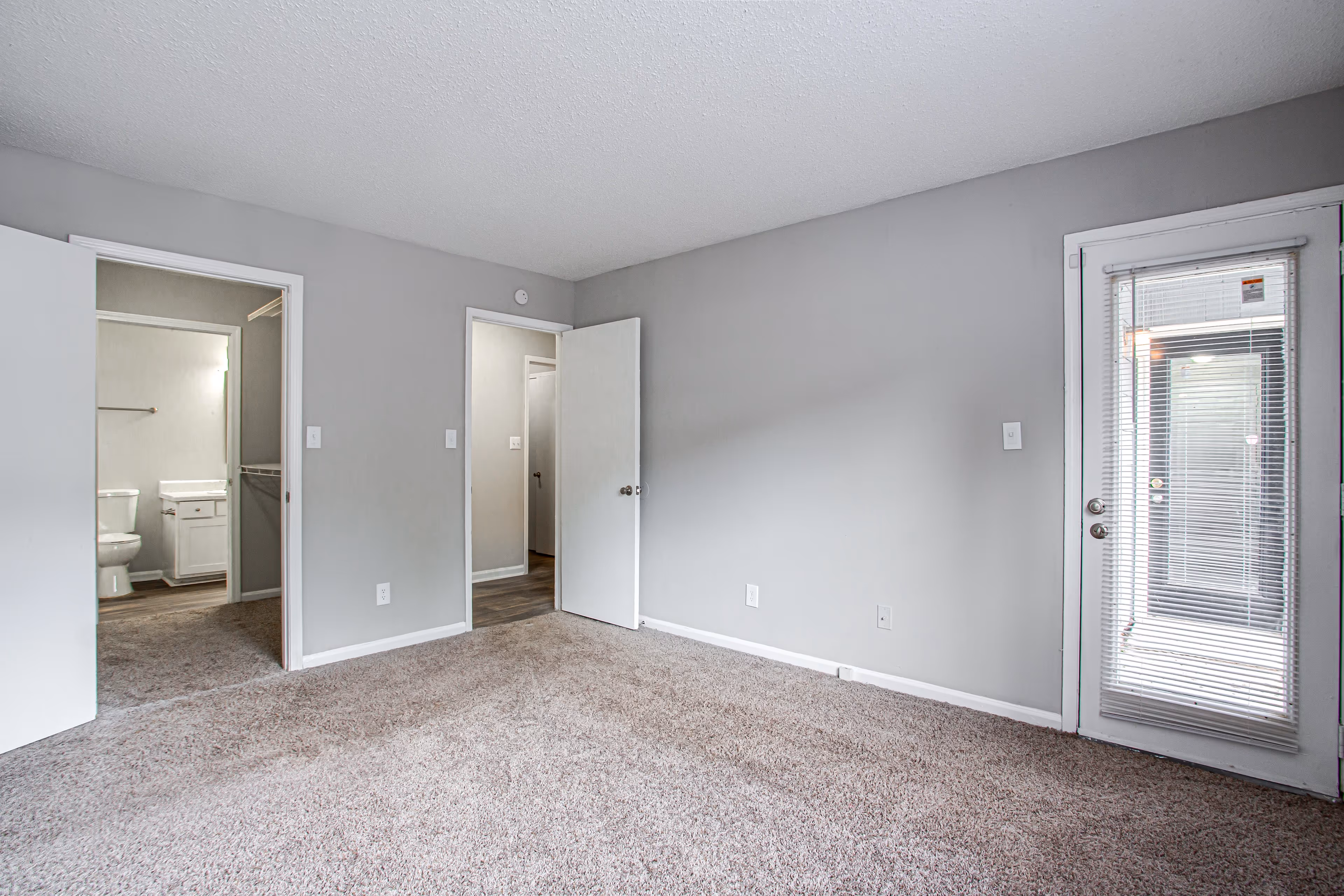 unfurnished bedroom
