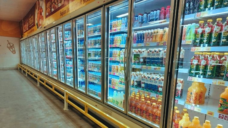 10 Glassware Display Ideas for Supermarkets