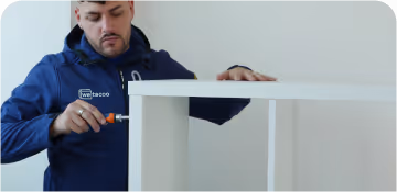 Operatore che si occupa di smontaggio Wetacoo