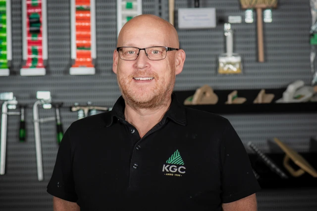 Medarbetare på KGC som erbjuder gratis konsultation av dammfångare.