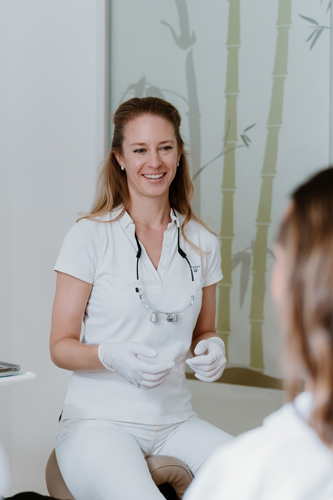 Dr. Koralie Klimesch mit einer Patientin