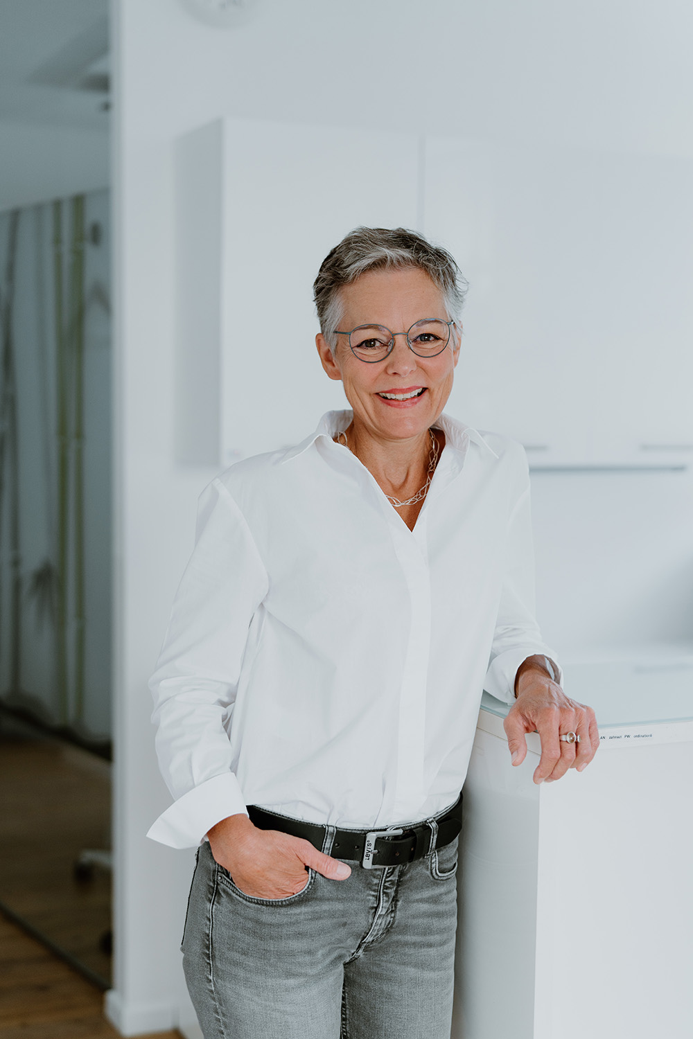 Mitarbeiterin der Zahnarztpraxis Dr. Wenning Li