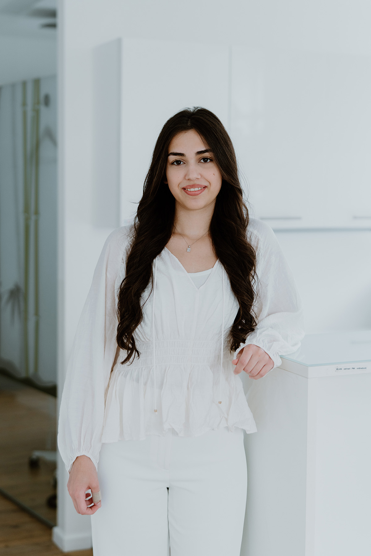 Mitarbeiterin der Zahnarztpraxis Dr. Wenning Li