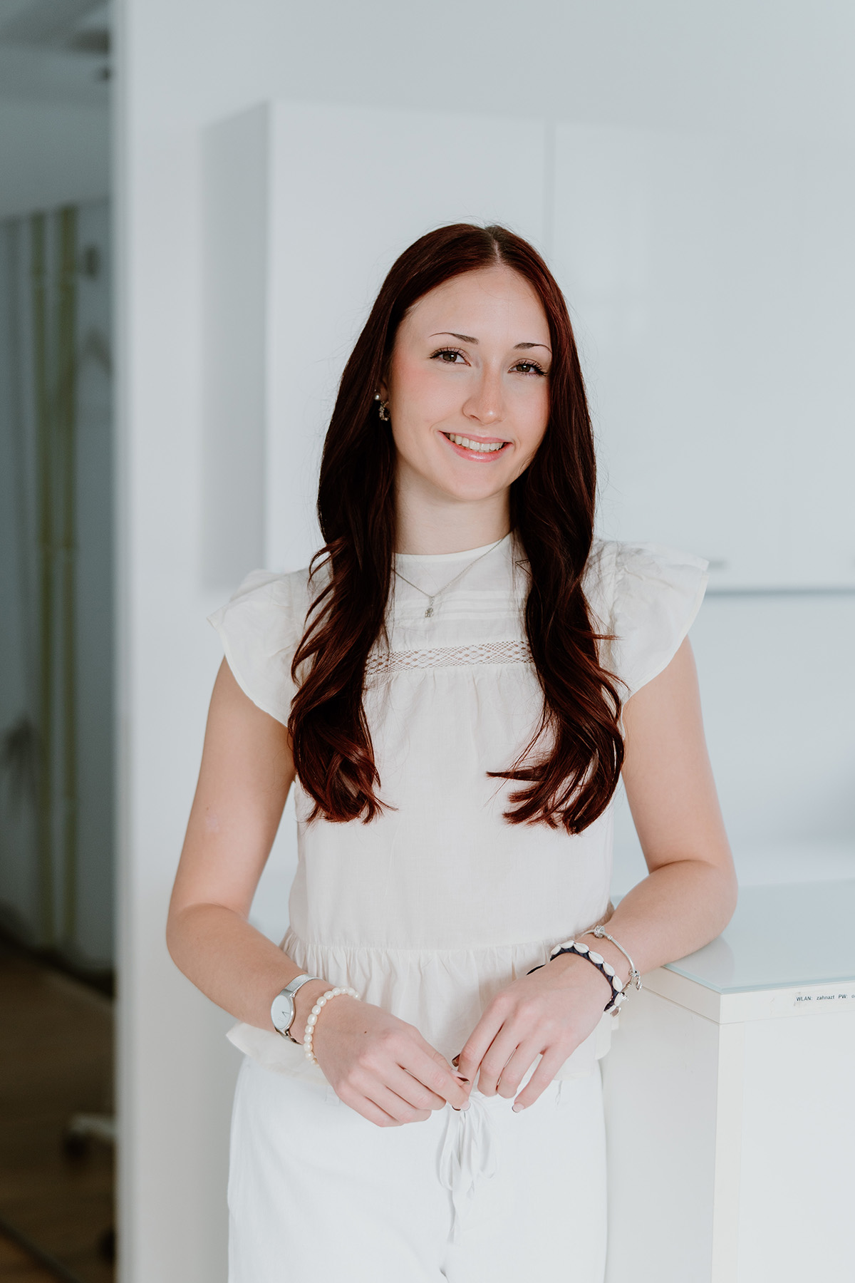 Mitarbeiterin der Zahnarztpraxis Dr. Wenning Li