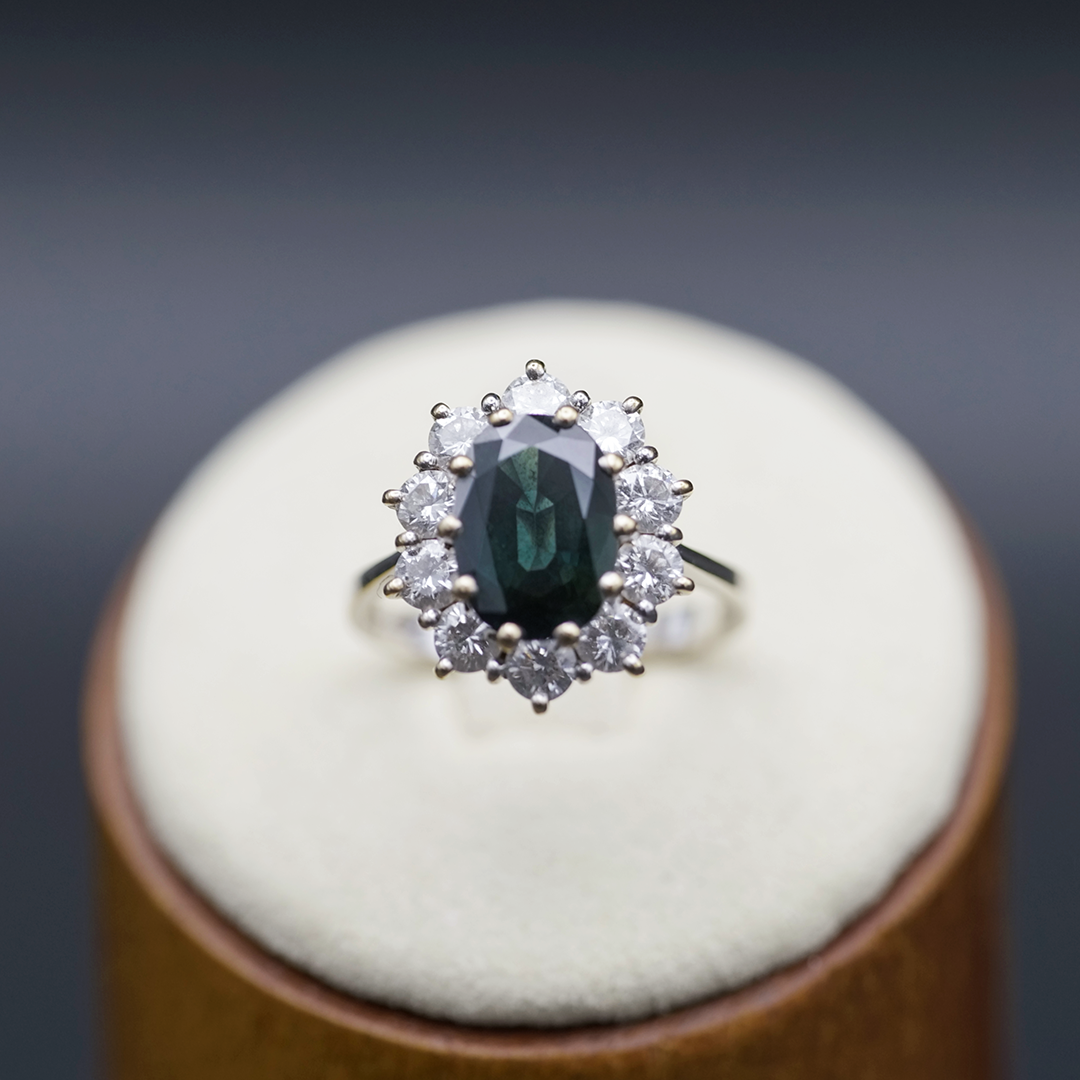 Diamant Ring mit Saphir von vorn