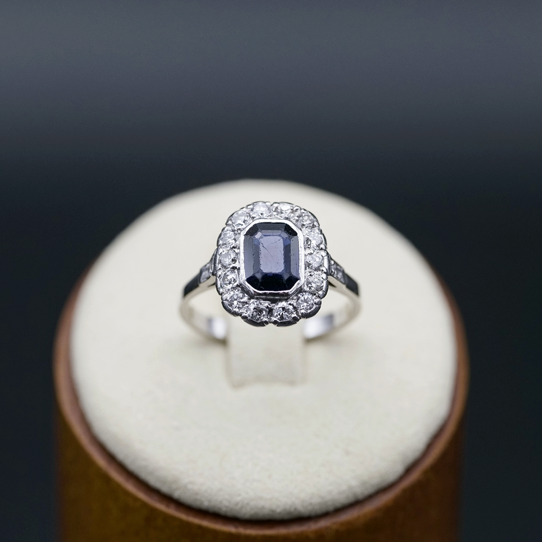 Weißgoldring mit Saphir & Brillanten