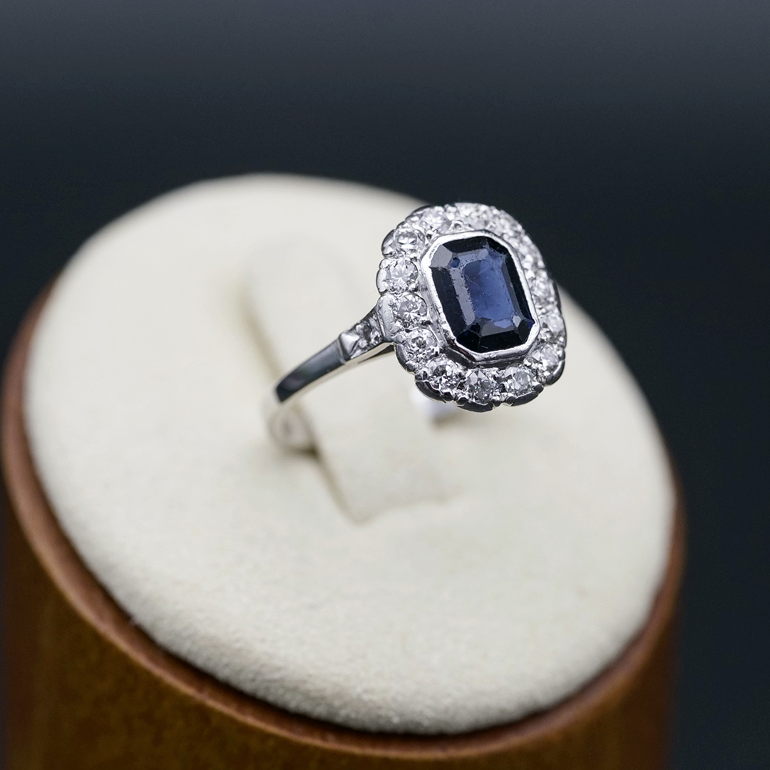 Weißgoldring mit Saphir & Brillanten