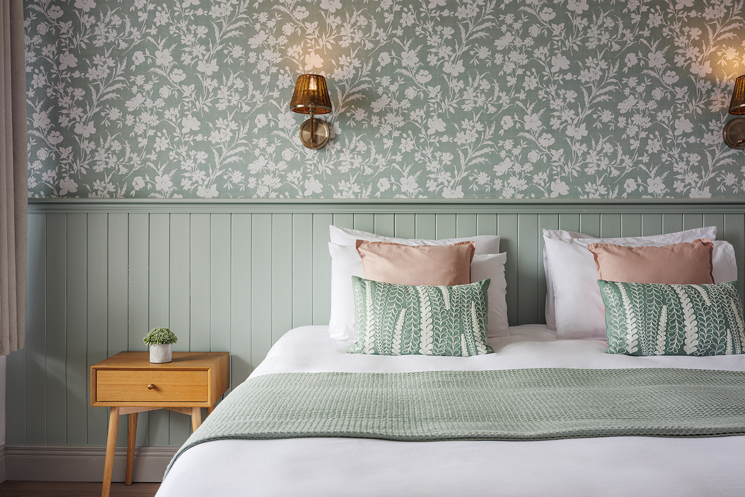 Cozy, modern bedroom with superking bed and ensuite