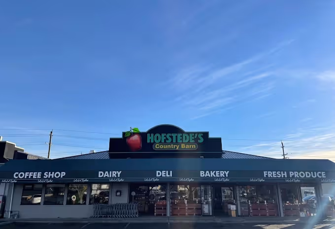 Exterior of Hofstede’s Country Barn café and market in Chilliwack