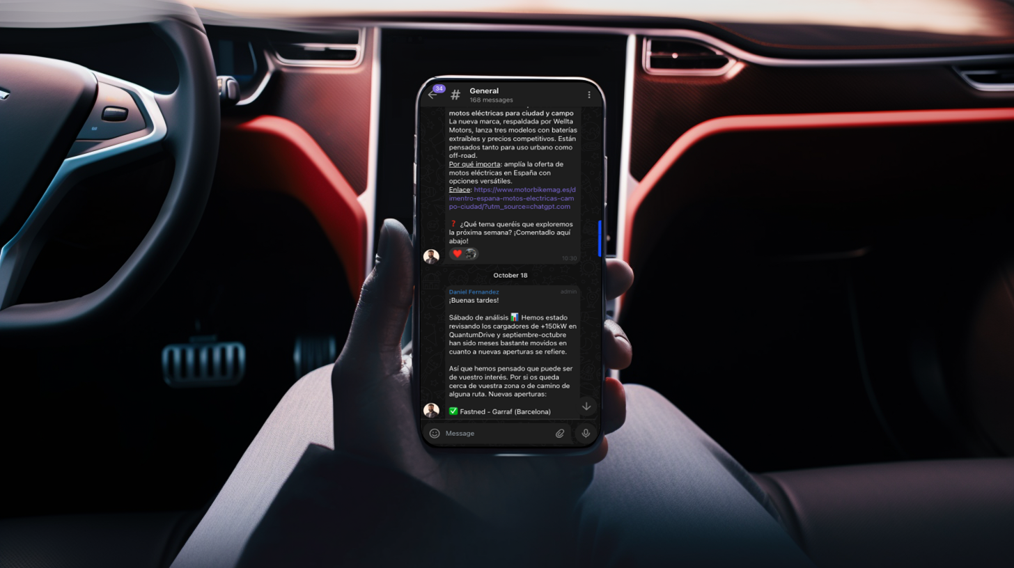 Interfaz de la app QuantumDrive con alertas y consejos en tiempo real de la comunidad de conductores.