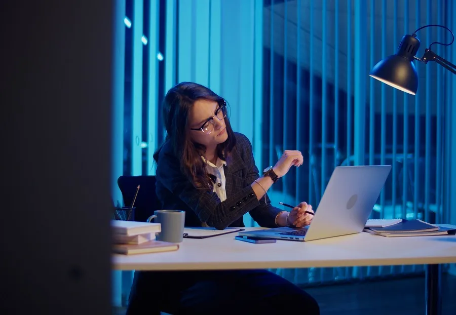 Am I entitled to overtime pay for work performed before or after my scheduled shift?