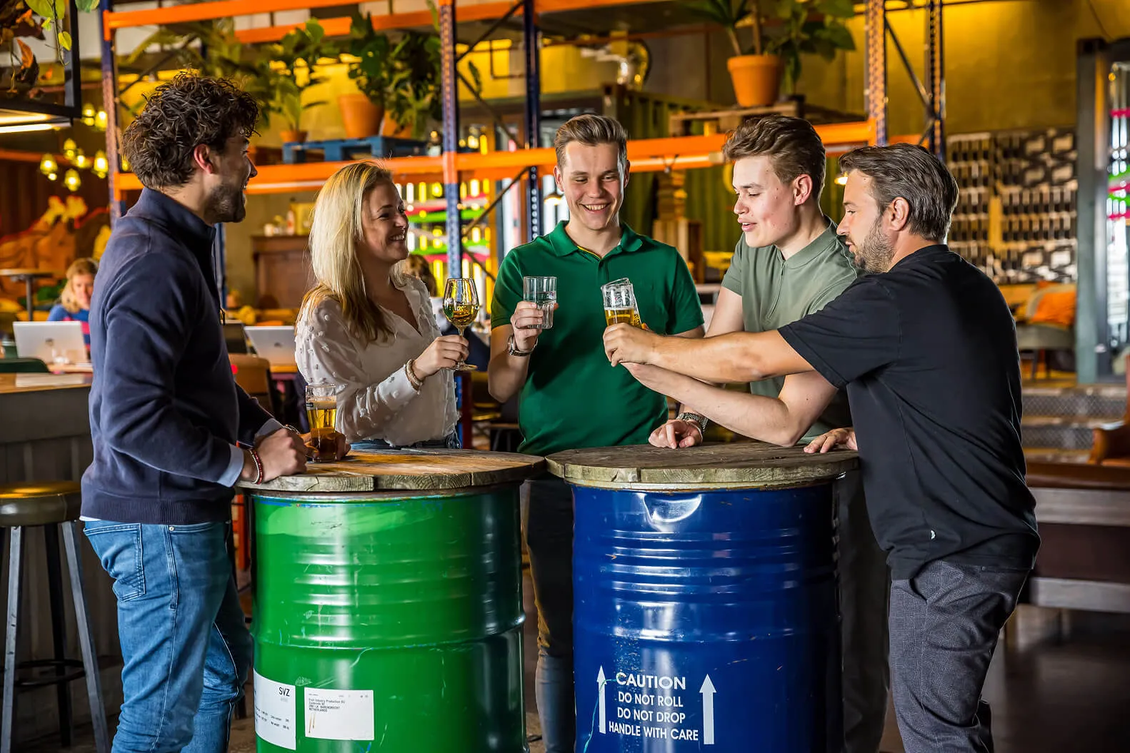 Team Blendrs doen een borrel