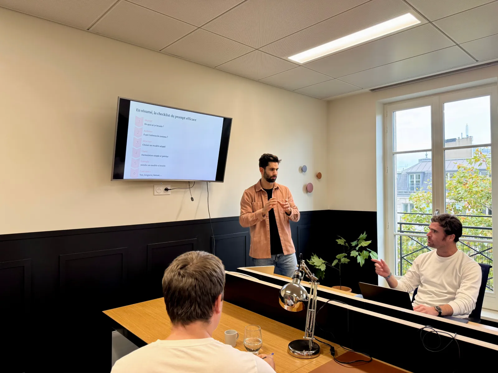 Formation IA en entreprise — équipe en train de pratiquer