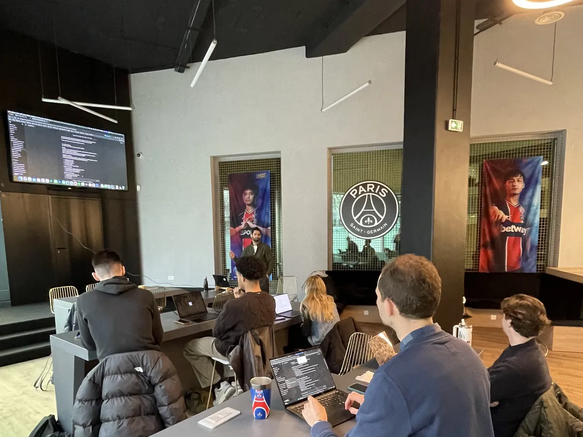 Formation IA Pro : une équipe en session avec Bloom