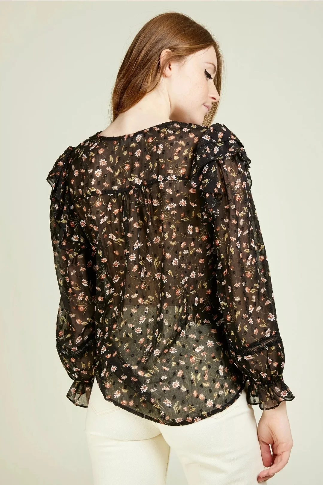 Vêtements et accessoires femme – Caprices Mode, 1 place Jean Jaurès, 13140 Miramas. Mode féminine tendance automne hiver, shopping en ligne et en boutique. blouse automne femme