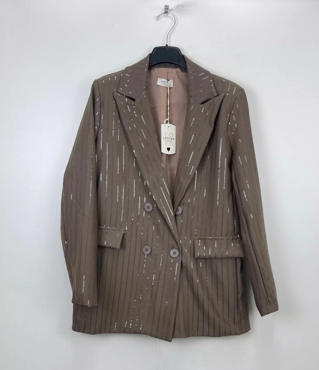 Veste chocolat avec sequins.
100% POLYESTER.
Taille unique.