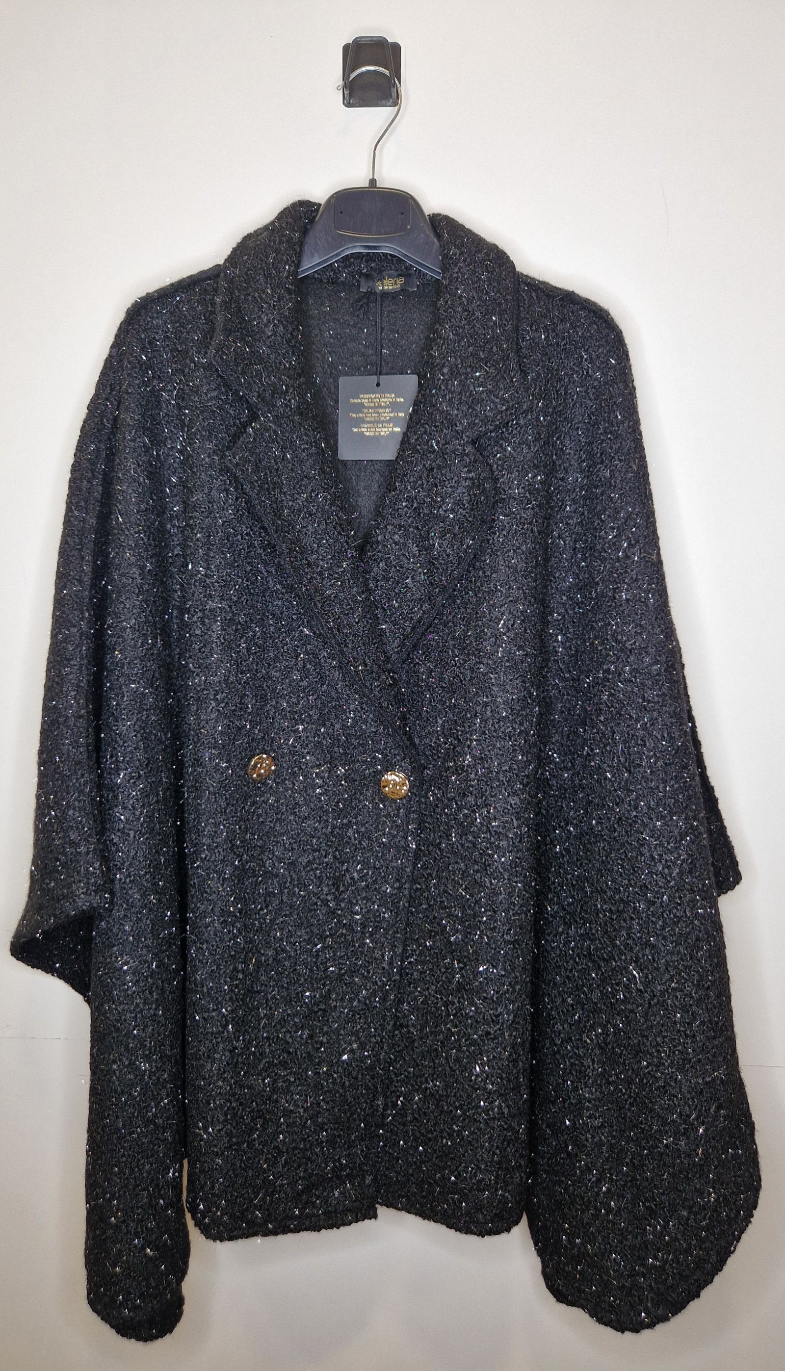 Over size taille du 46 au 60
bouton doré et lurex noir ou créme