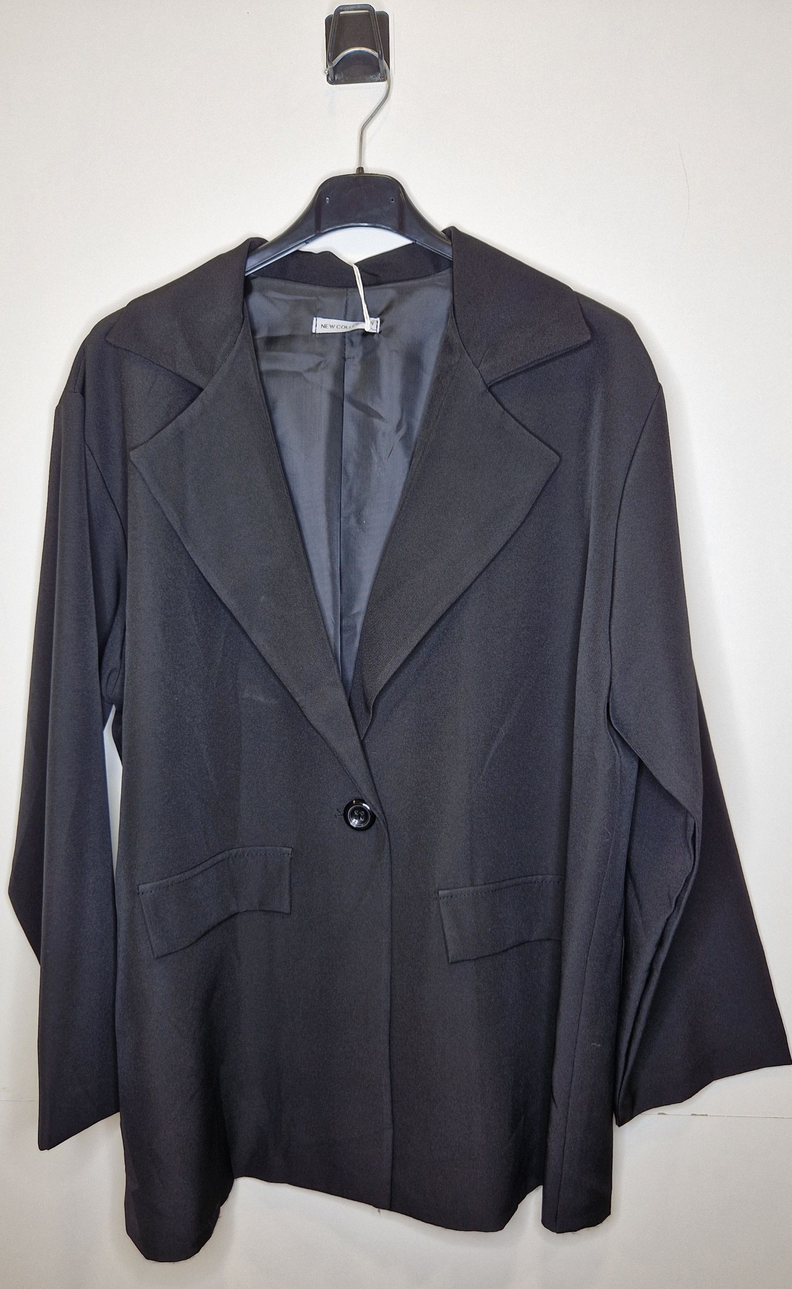 blazer noir grande taille du 44 au 56
motifs différents avec strass