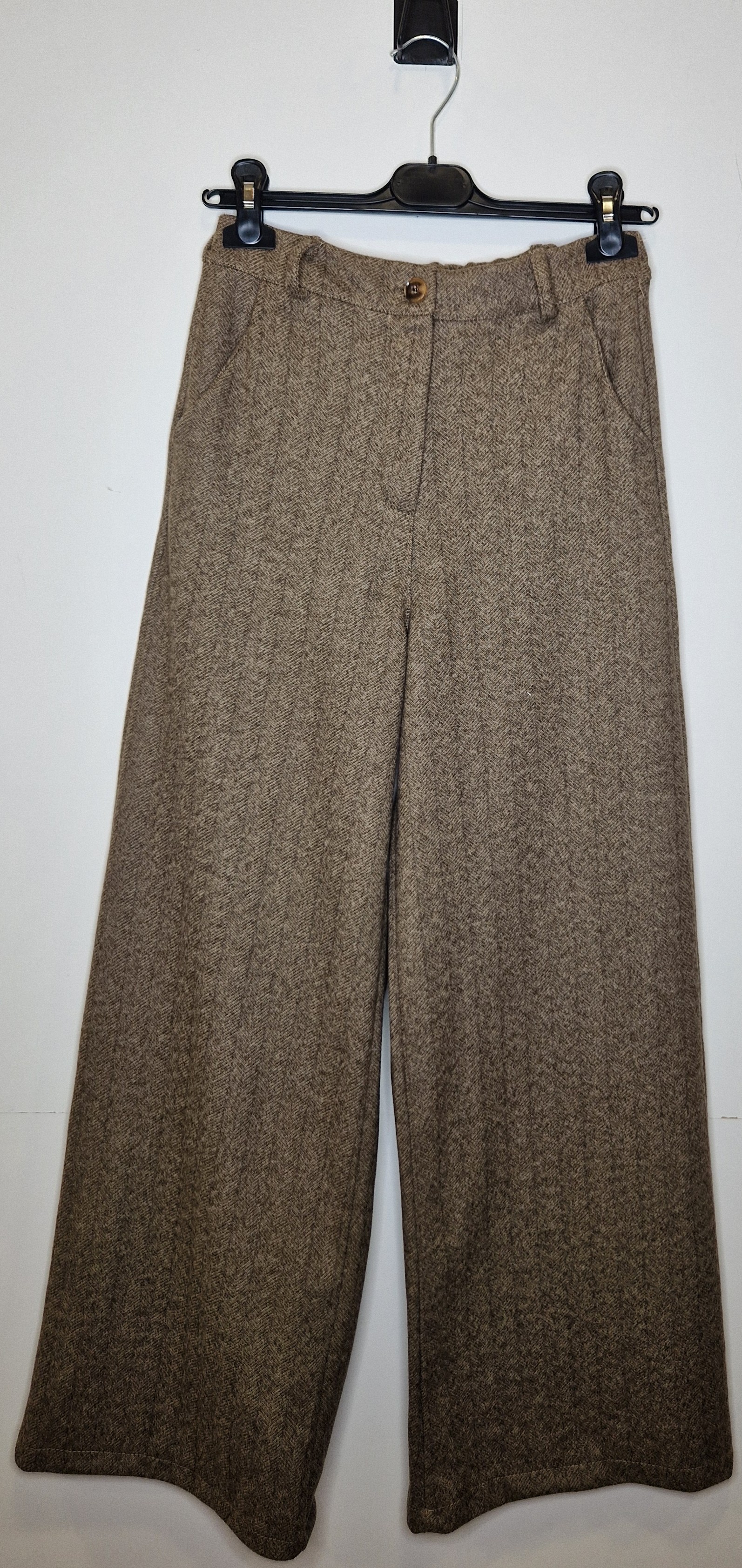 pantalon chic et chaud convient du 36 au 44
couleur gris clair ou brun