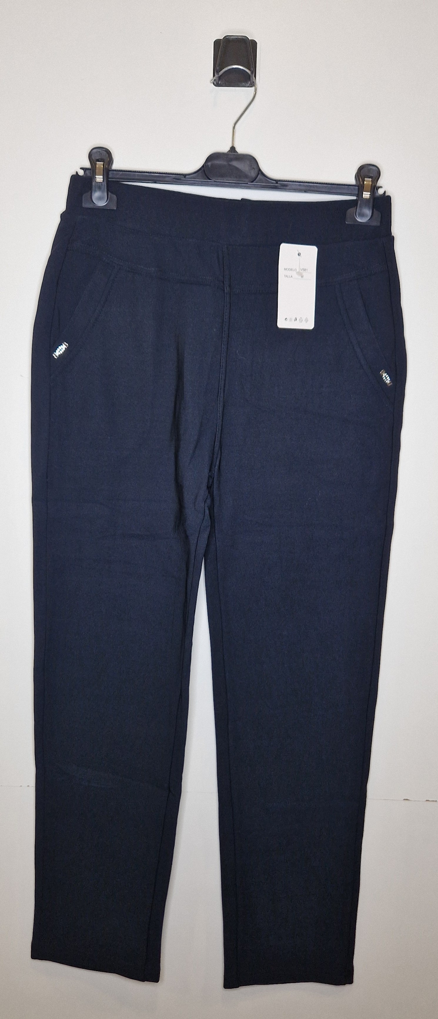 legging doublé polaire à l'intérieur plusieurs taille disponible du M au XXL
bleu marine