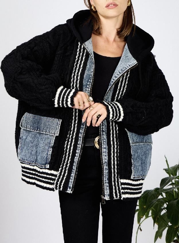 Compositions produit : 35% polyamide - 65% polyester
Description : Gilet en maille craquez pour cette veste en maille très tendance. confectionné dans une matière douce et confortable, il offre une coupe droite et s'adapte à toutes les morphologies (taille unique). doté de manches longues, d'une capuche, des poches sur le côté, ce modèle allie praticité et raffinement. son design tendance en fait une pièce phare à votre tenue, idéale pour la mi-saison comme pour les journées plus fraîches. détails produit : taille unique oversize
disponible en noir et ivoire