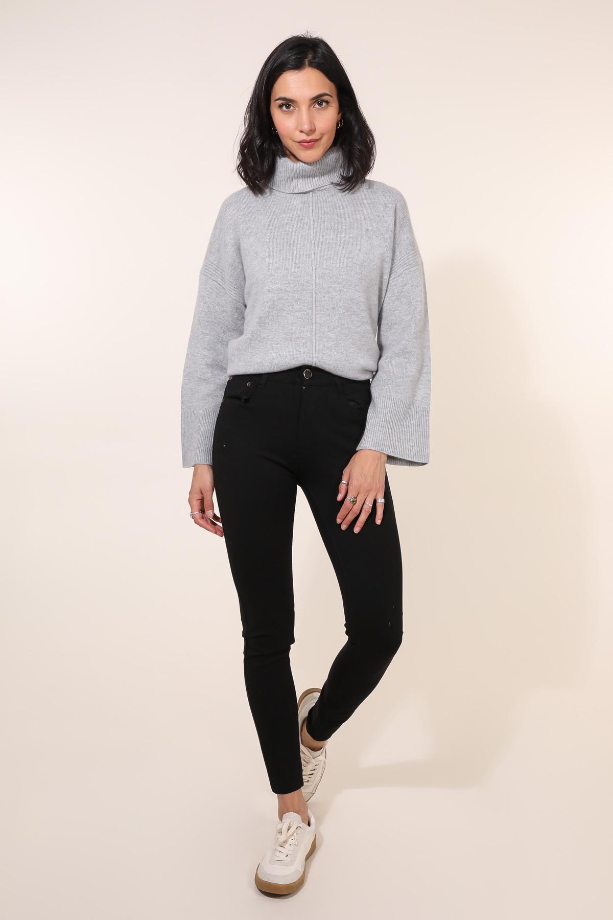 Compositions produit : 4% Élasthanne - 28% polyester - 68% coton
disponible du 40 au 50