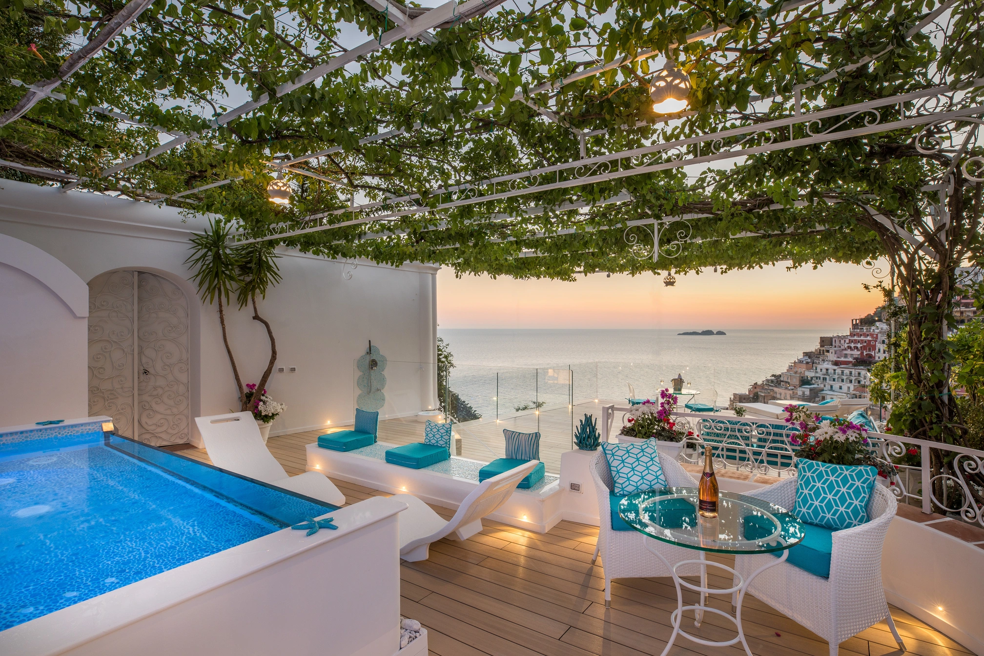Elegant lifestyle suite terrace in Positano