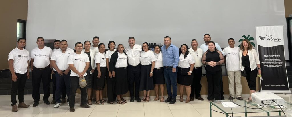 Dream Tank participants, local team, and Judges Panel.