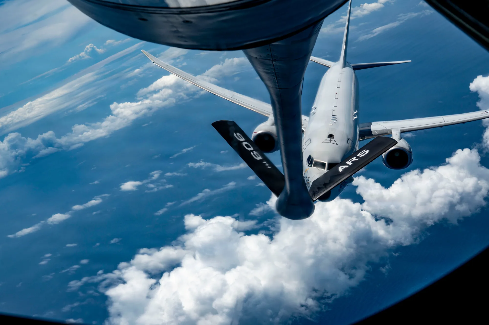 Aerial refueling seen from the boom operator's station
