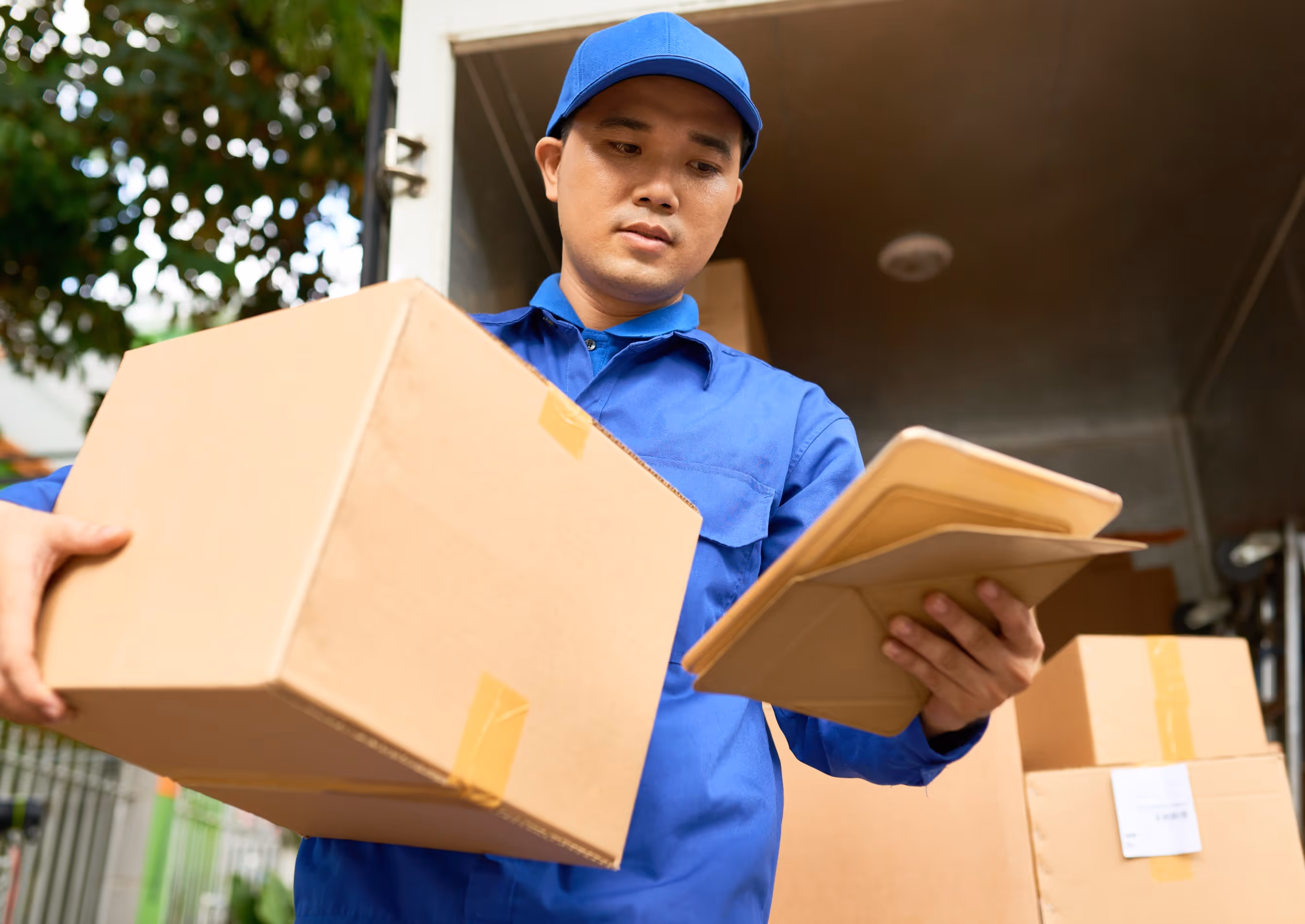 Mobile and web apps for logistics industry