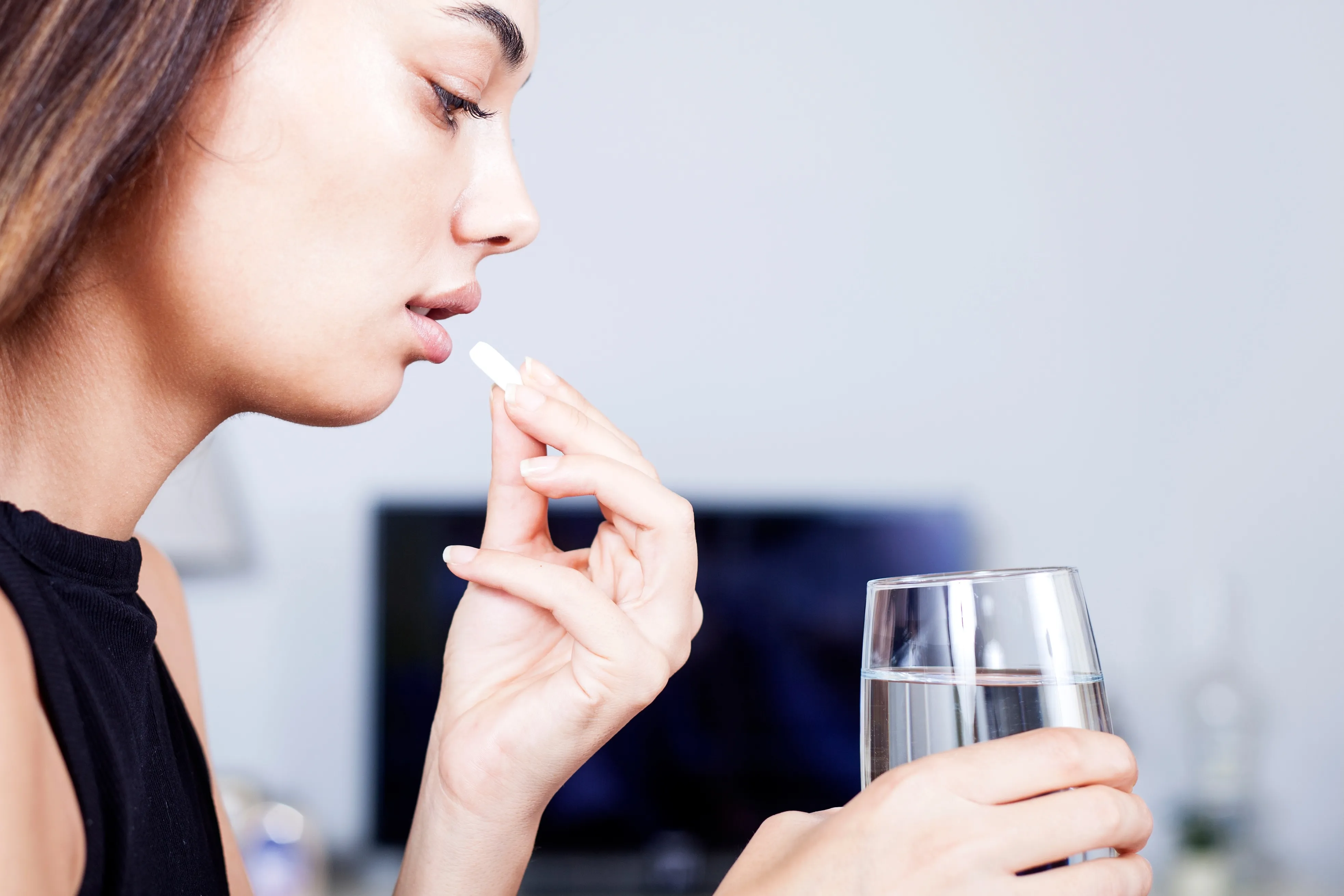 Illustration showing oral and IV sedation methods used to ensure patient comfort during dental procedures