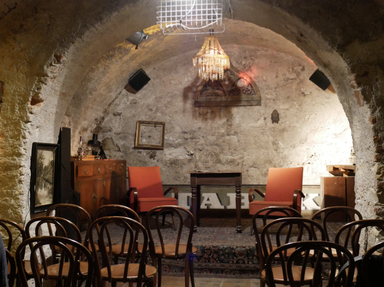 Přebal knihy Novinářem v Číně 2: Nezešílet!