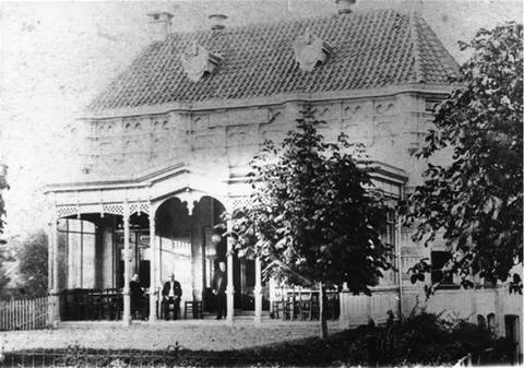 Oude foto van Café De Engel in Goor