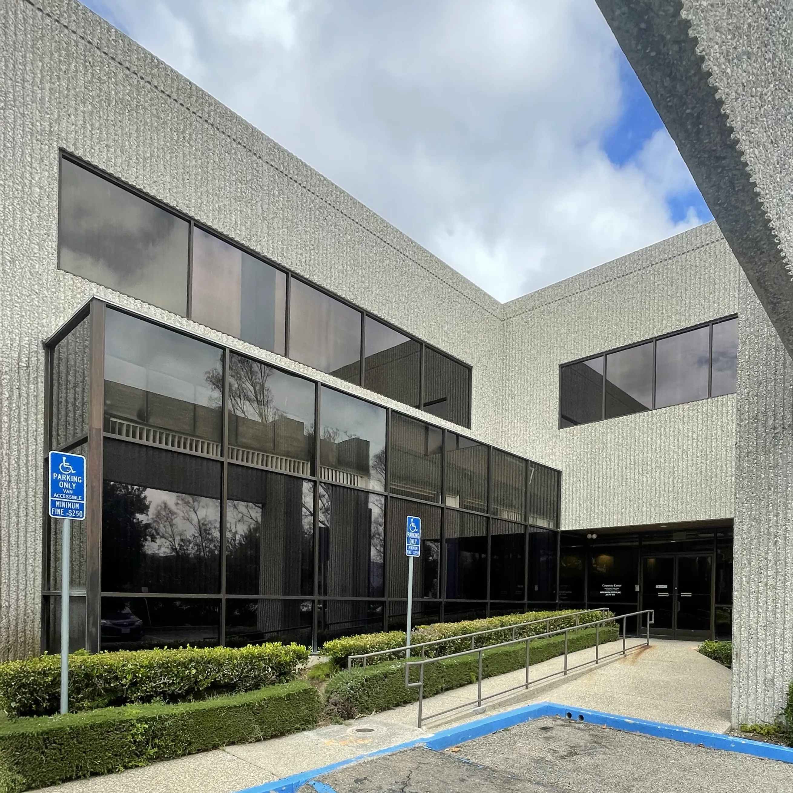 Commercial window cleaning