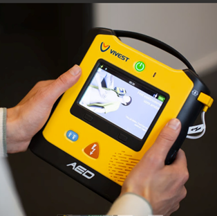 image of prospective students on campus tour