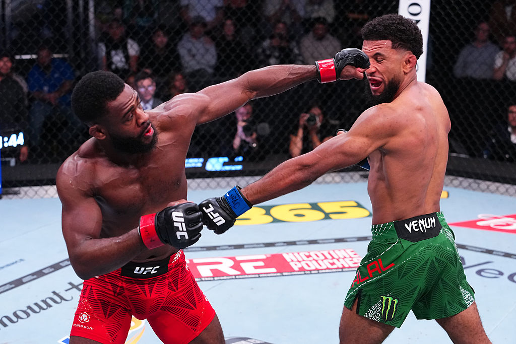 Sterling je više puta tokom meča pogađao levi kroše Foto: Jeff Bottari/Zuffa LLC/Getty images