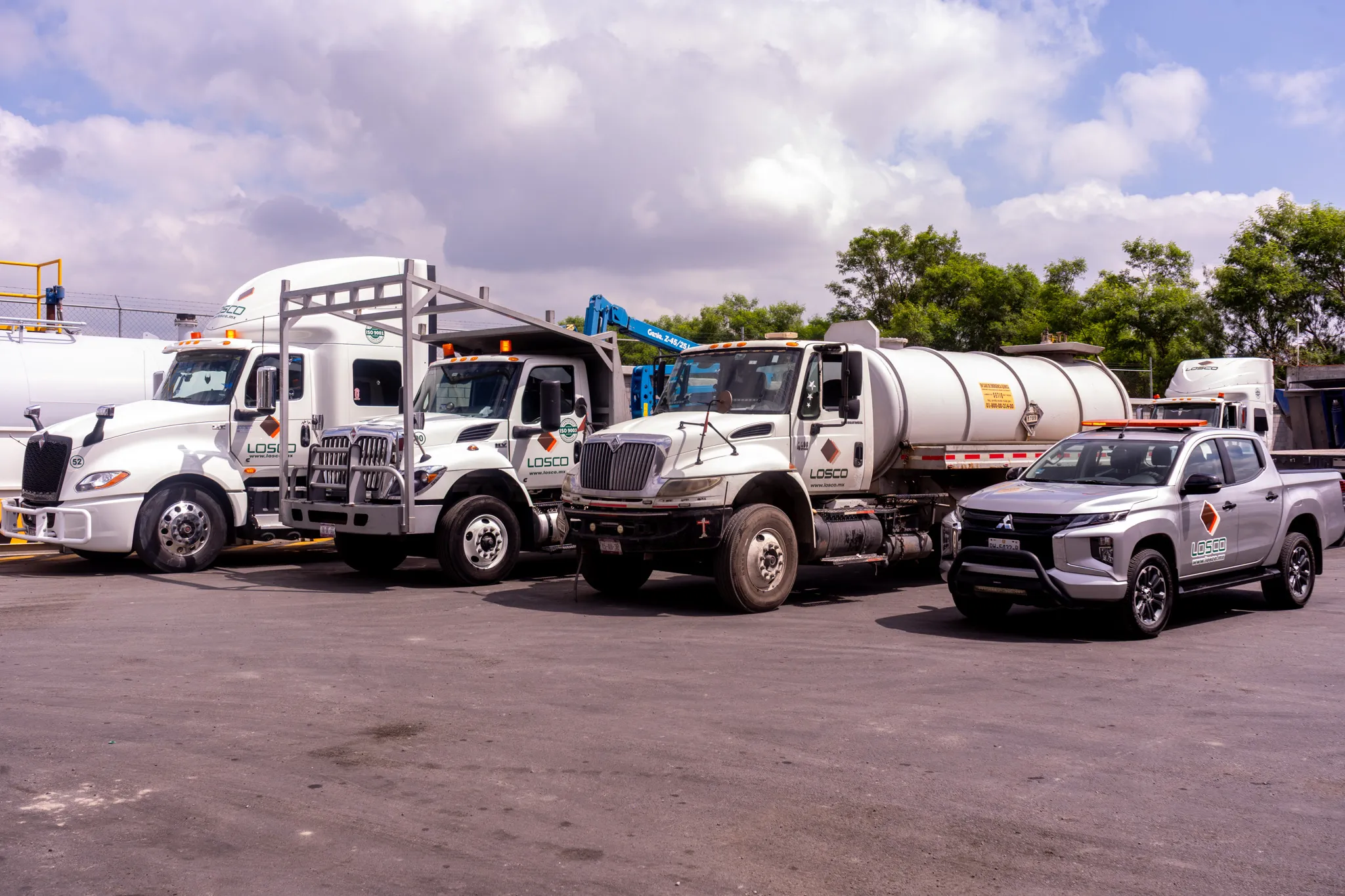 Servicios de renta en transporte y maquinaria pesada