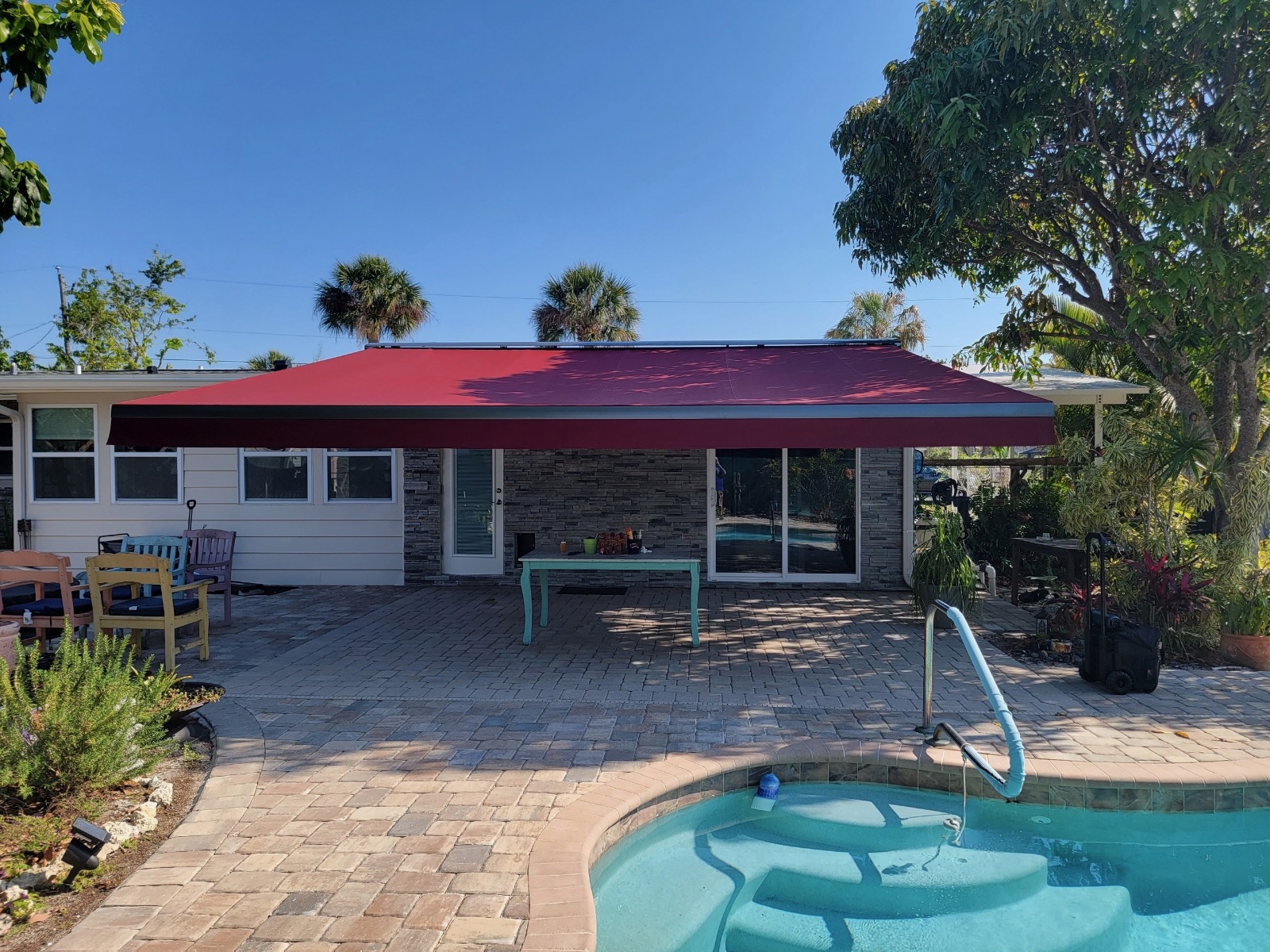 Retractable awning over a Tampa Bay patio