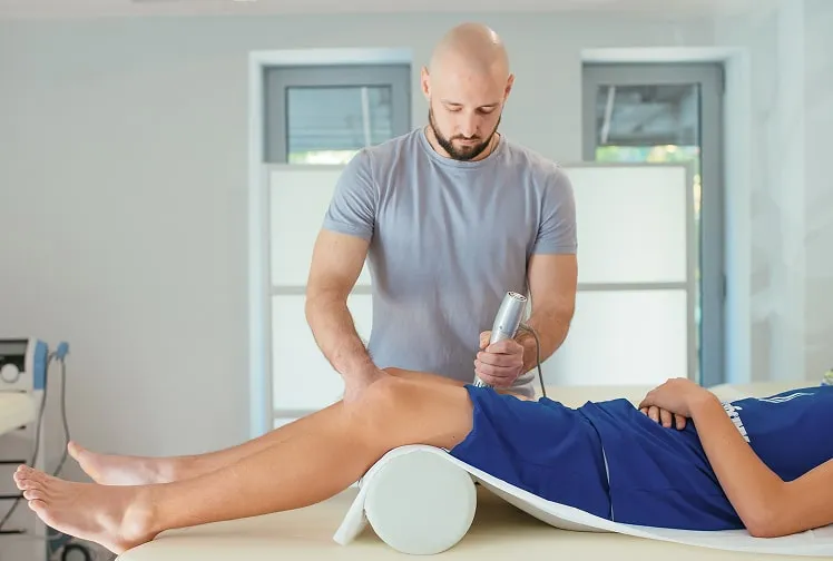 ФІЗІОТЕРАПІЯ ТА РЕАБІЛІТАЦІЯ. Ми створюємо програми, які повернуть тебе до активного життя та спорту — незалежно від етапу відновлення.