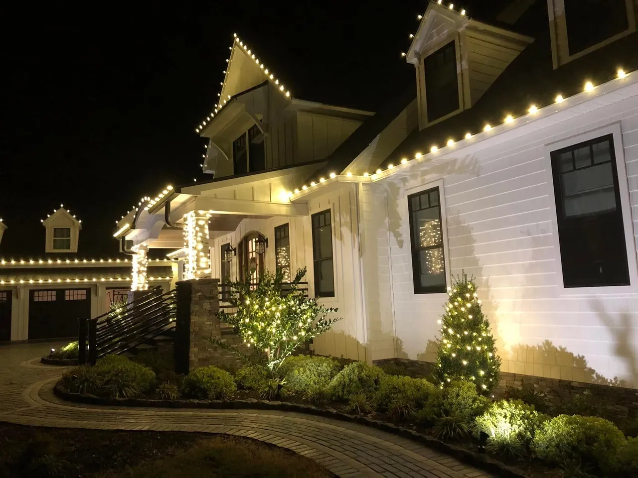 White House side view with Christmas lights