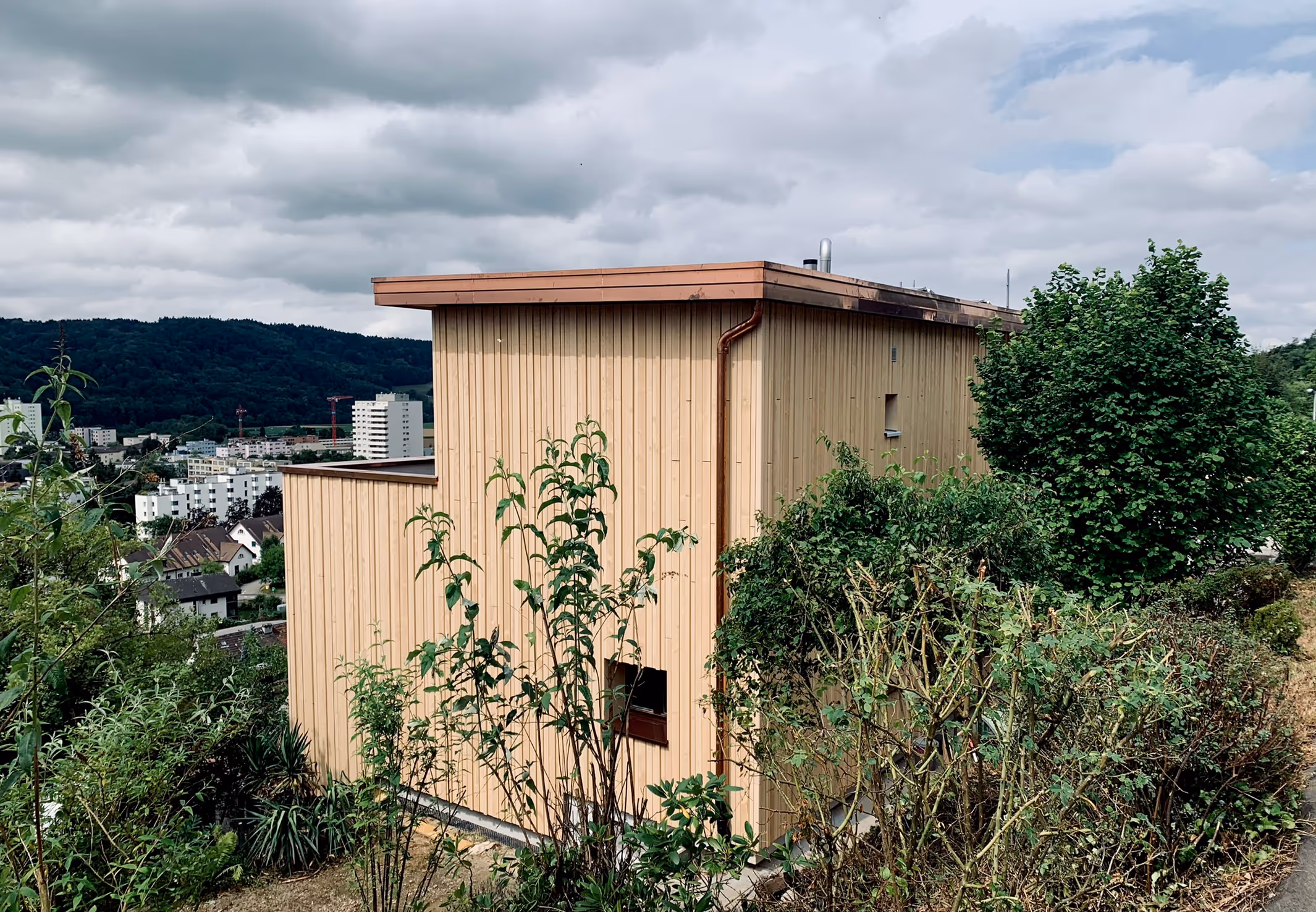 Aufstockung EFH – Attikageschoss für Sitzung, Arbeit und Geselligkeit