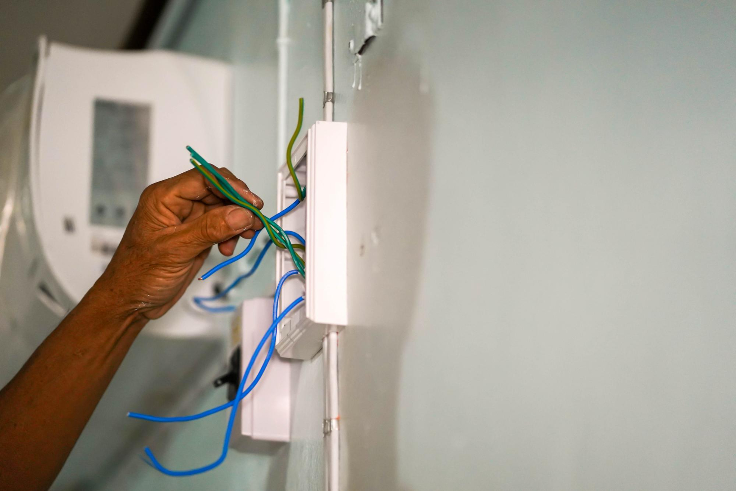 Troubleshooting AC Circuit Breaker Trips in Mount Carmel