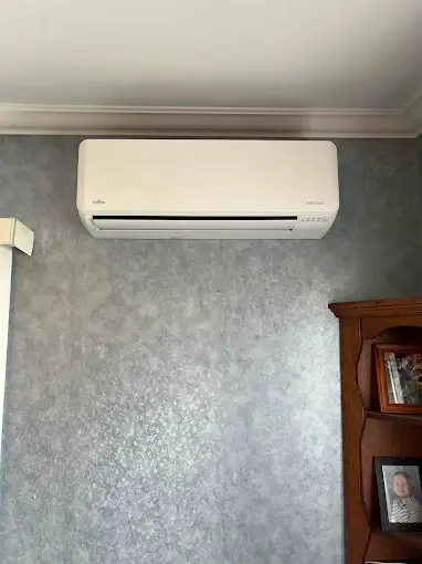 Infographic comparing central air vs ductless mini split systems for Indiana homes: components, efficiency, installation