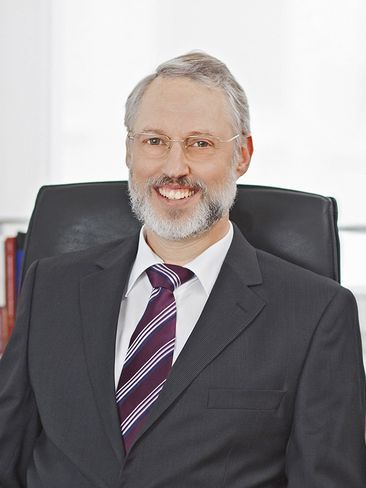 Rechtsanwalt & Fachanwalt für Erbrecht Ralph-Patrick Paul mit einem Lächeln