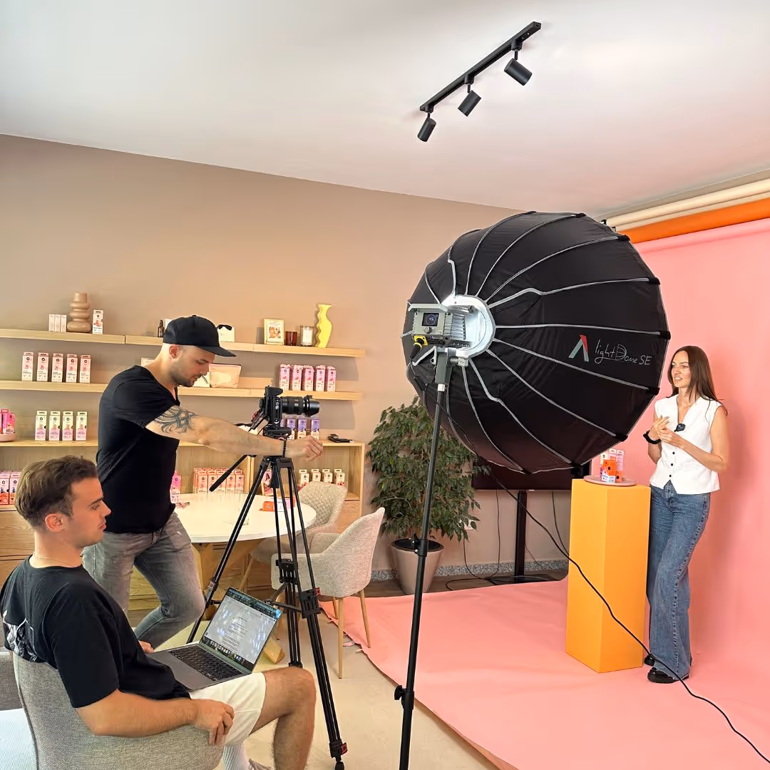Content-Shooting im pinken Set