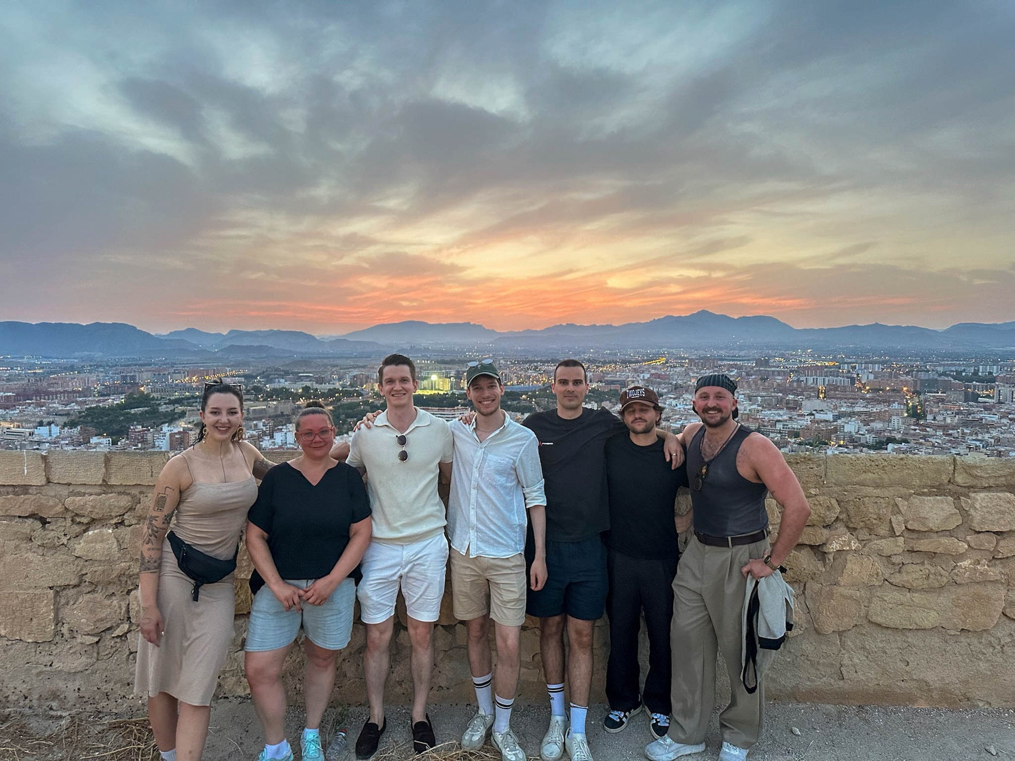 Team beim Sonnenuntergang in Alicante