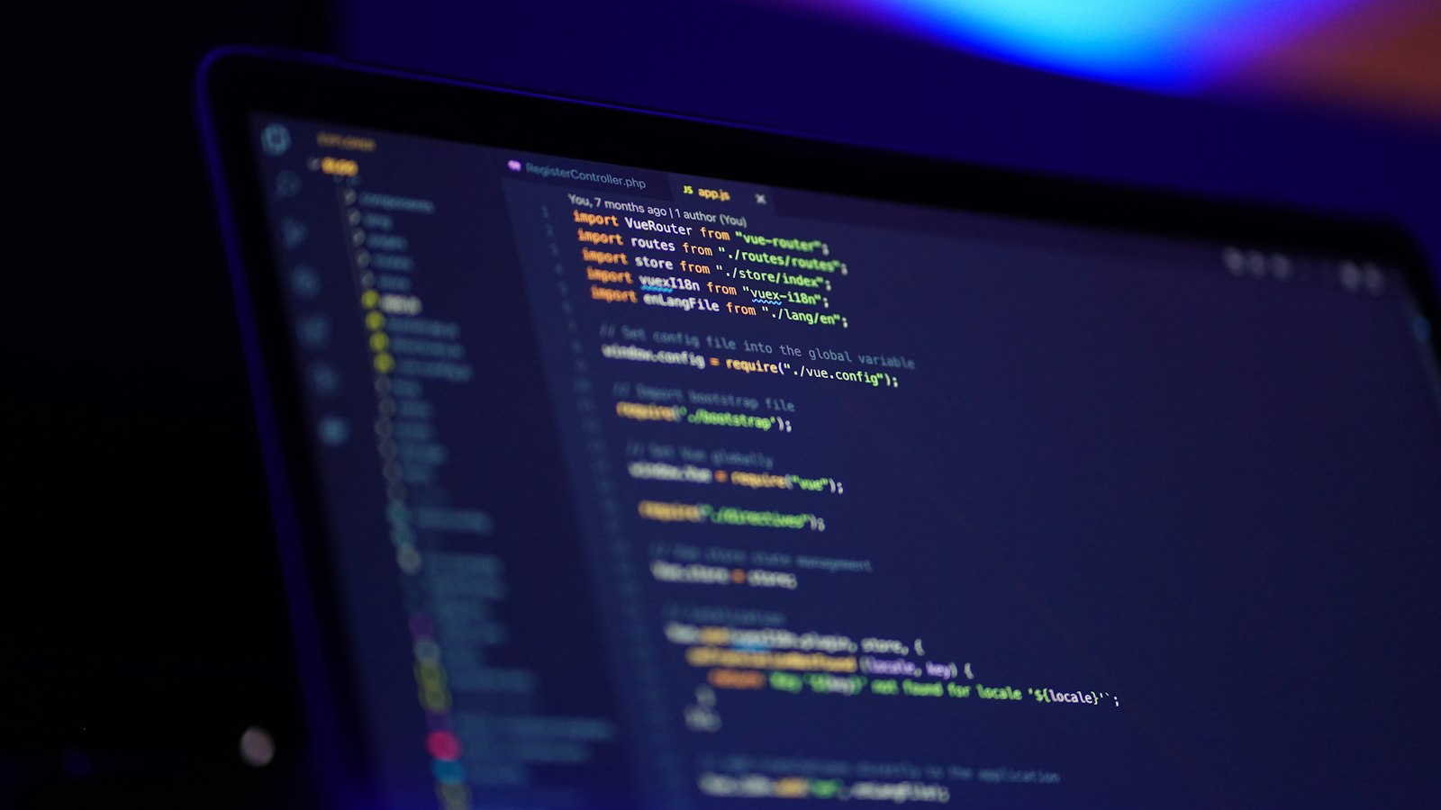 Écran d’ordinateur affichant du code coloré
