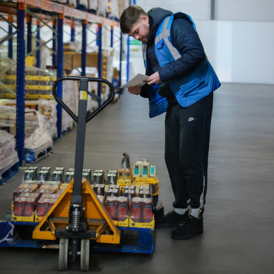 B2B - Man Picking B2B Order