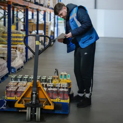 B2B - Man Picking B2B Order